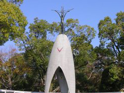 原爆の子の像（千羽鶴の塔）