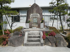 Sotoku Middle School Monument